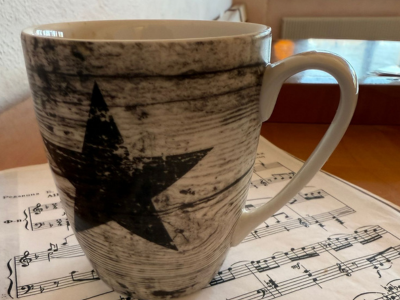 Klavierunterricht Freiburg - Lehrerin Eugenia Seifert beim individuellen Klavierunterricht mit Schüler